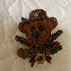 Boyds Bears pin - sports fan